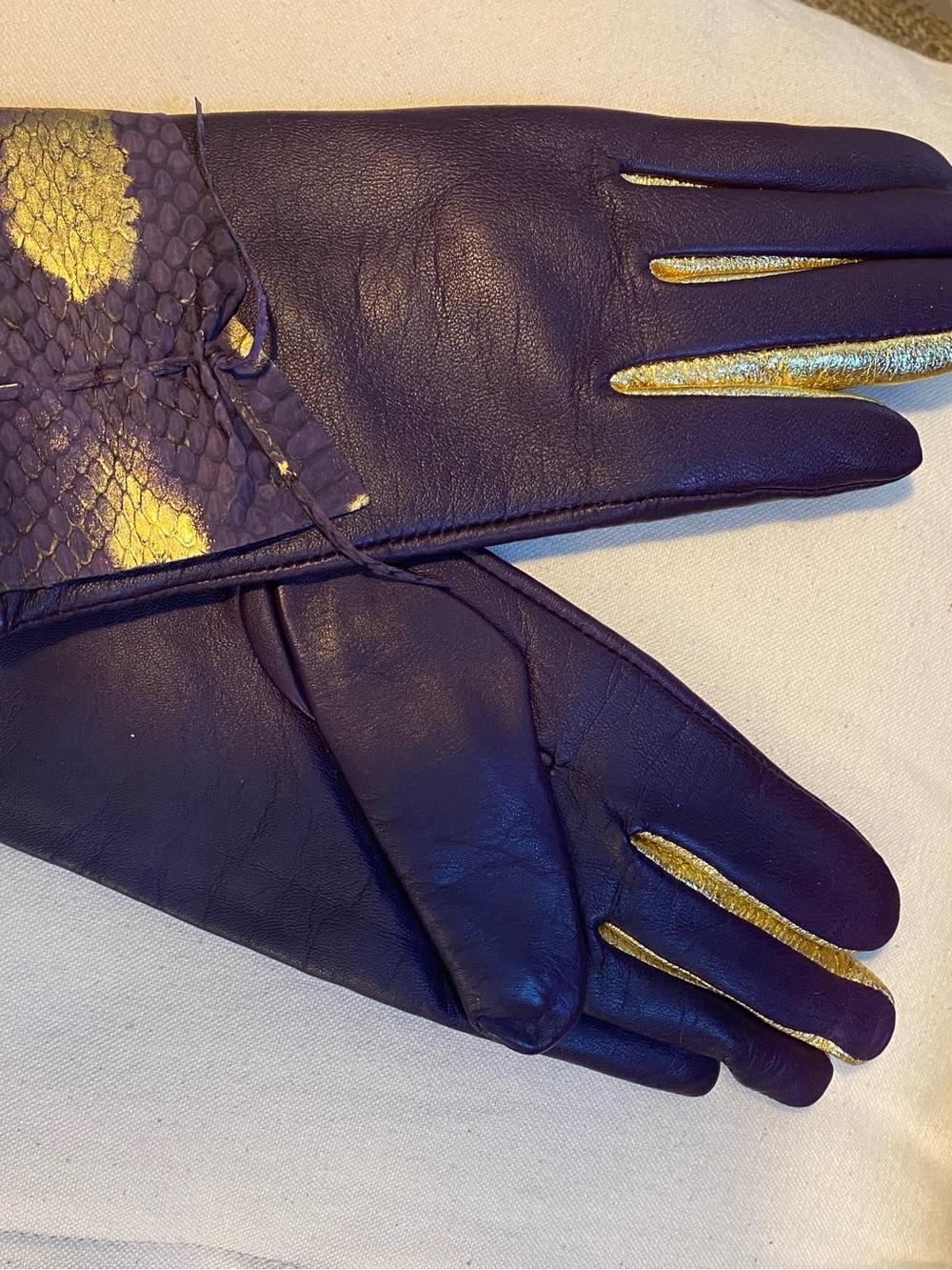 Women's Purple Leather Gloves with Gold Accent CHI